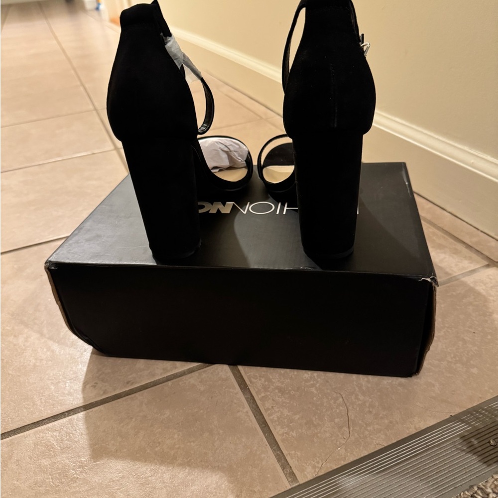 Fashion Nova Elegant Black Heels - Picture 4 of 5